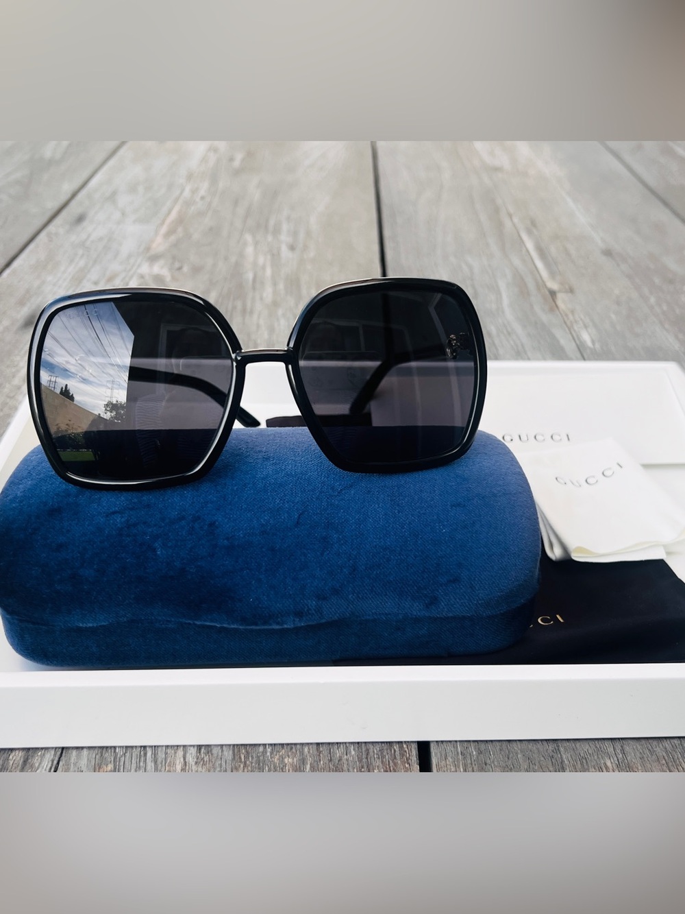 Pro-owned authentic Gucci GG0809SA Oversized Sunglasses with Dark Lenses